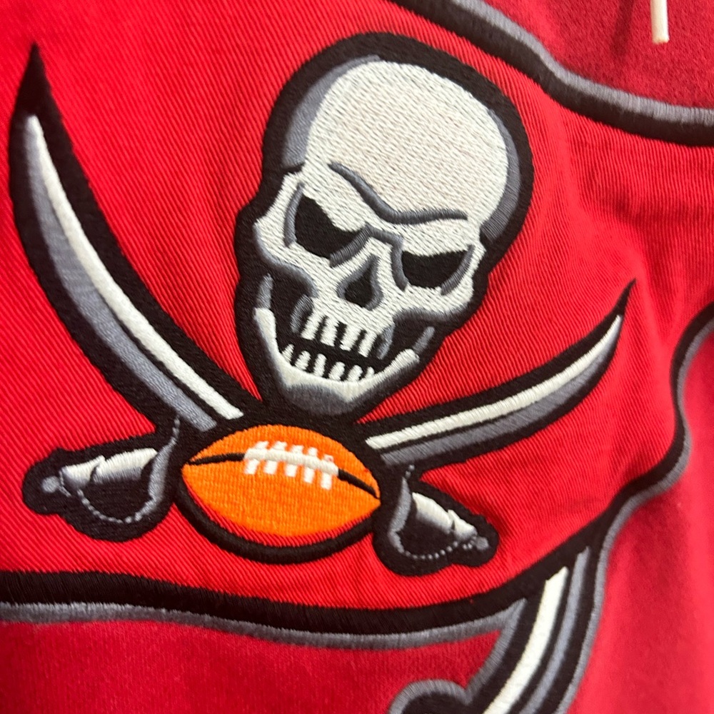 NFL Tampa Bay Buccaneers “Hockey Style” Sweatshirt | Brand: OTS| Men’s Size M - Picture 4 of 8